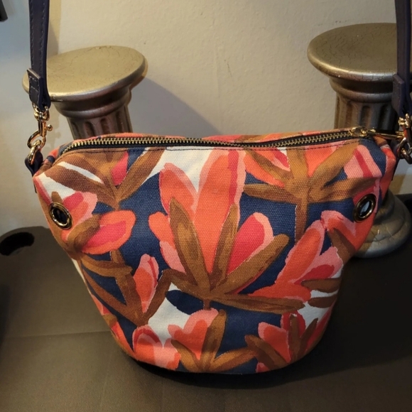 Who What Wear Floral Crossbody Purse - Picture 6 of 7